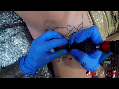 ❤️ Itin tatuiruota karšta Sully Savage gavo tatuiruotę ant savo klitorio ❤️❌ Porno prie porno lt.eviewporn-com.ru ﹏